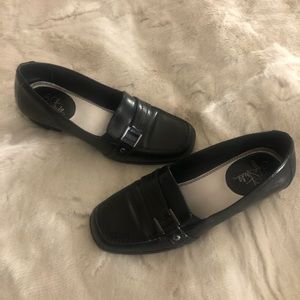 *SOLD* Lifestride loafers